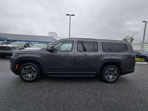 Used 2023 Jeep Wagoneer L Series II AWD/4WD image 4