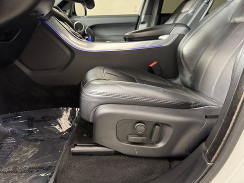 Used 2019 Land Rover Range Rover Sport HSE image 18