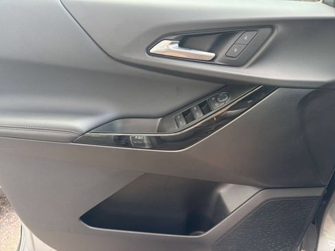 Used 2025 Chevrolet Equinox LT FWD image 18
