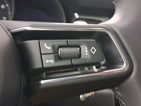 New 2026 Porsche Macan image 18