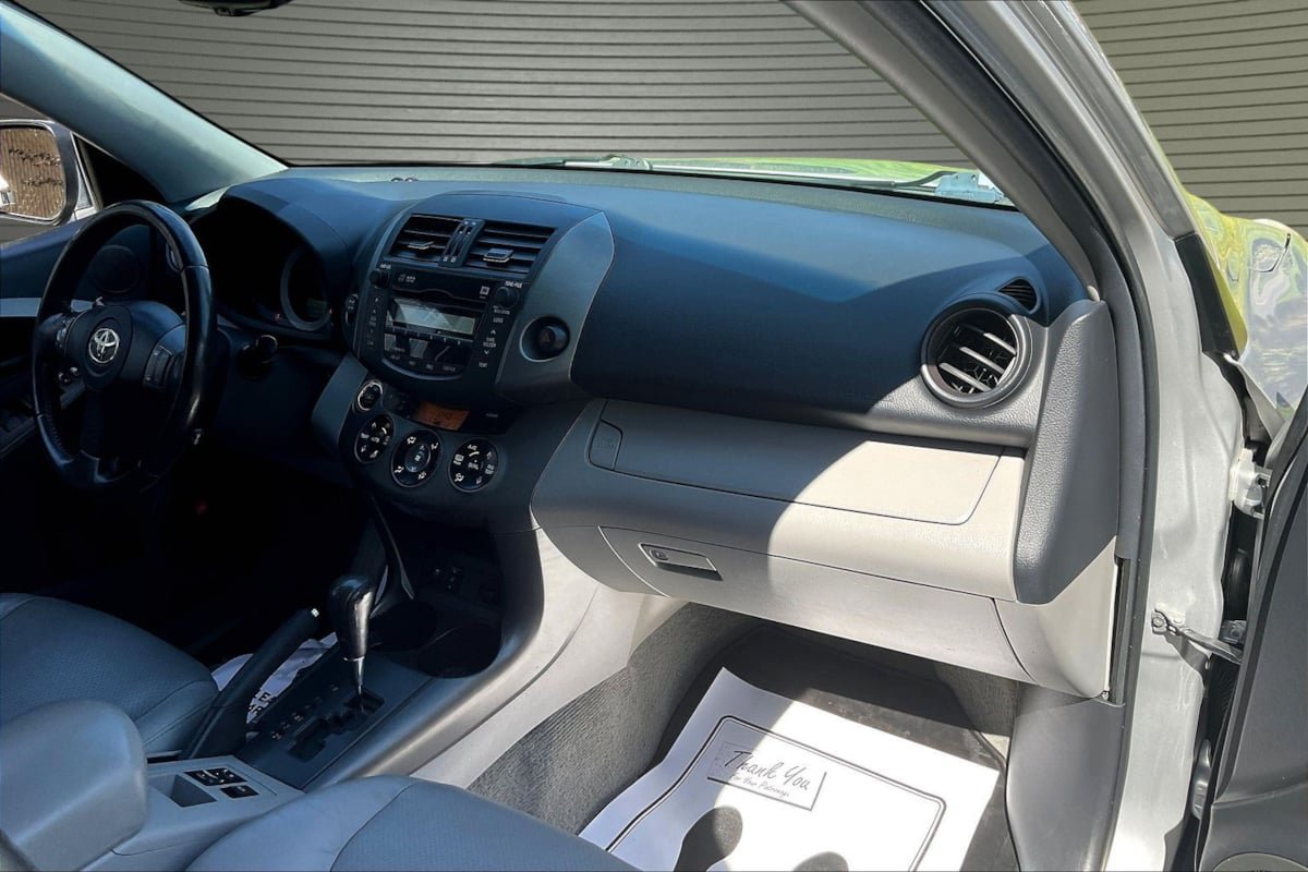 Used 2011 Toyota RAV4 Limited AWD/4WD image 25