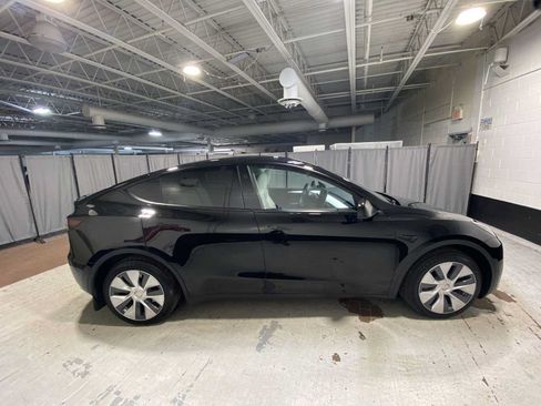 Used 2023 Tesla Model Y Long Range AWD/4WD image 25