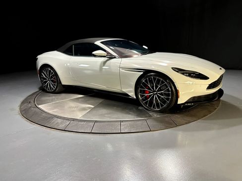 Used 2023 Aston Martin DB11 Volante RWD image 11