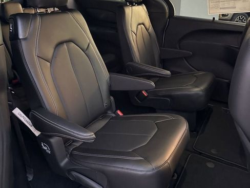 New 2026 Chrysler Voyager LX image 17