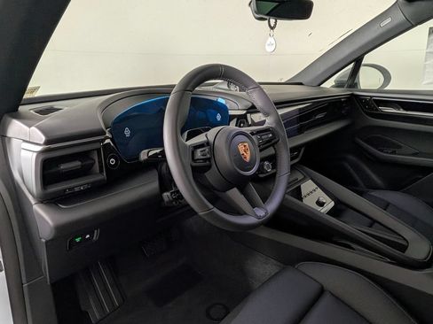 New 2026 Porsche Macan Electric RWD image 4