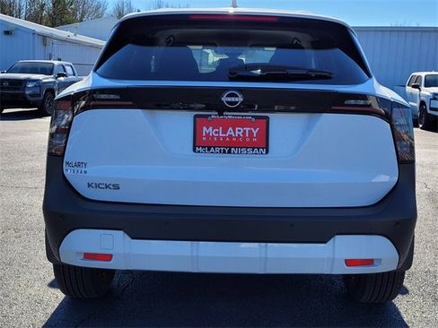 Certified 2025 Nissan Kicks SV w/ Illumination Package image 4