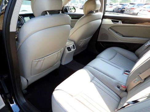 Used 2015 Hyundai Genesis 3.8 image 28