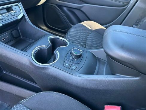 Used 2023 GMC Terrain SLE w/ Driver Convenience Package image 24