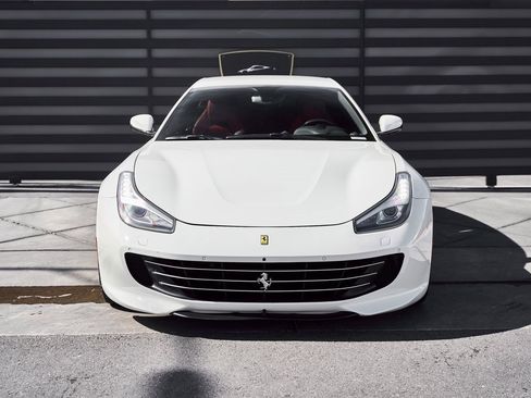Used 2019 Ferrari GTC4Lusso image 14