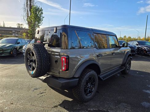 New 2025 Ford Bronco Outer Banks w/ Black Appearance Package image 5