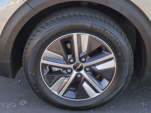 Certified 2022 Kia Niro EX Premium image 29