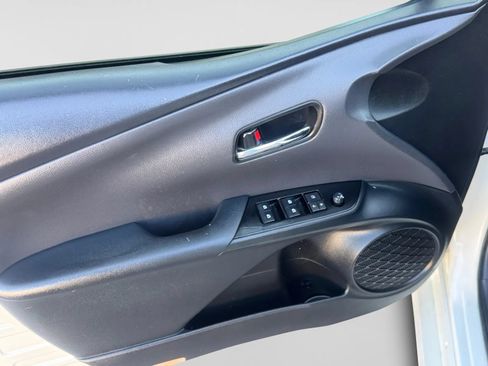 Used 2018 Toyota Prius Three Touring FWD image 10