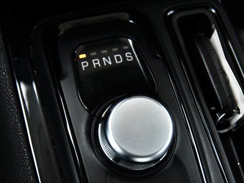 Used 2023 Chrysler 300 S image 28