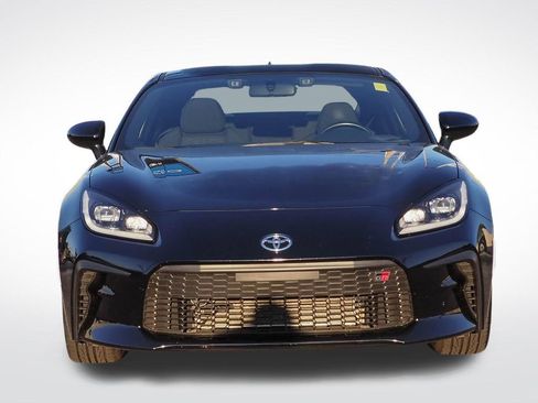 Used 2024 Toyota GR86 RWD image 2