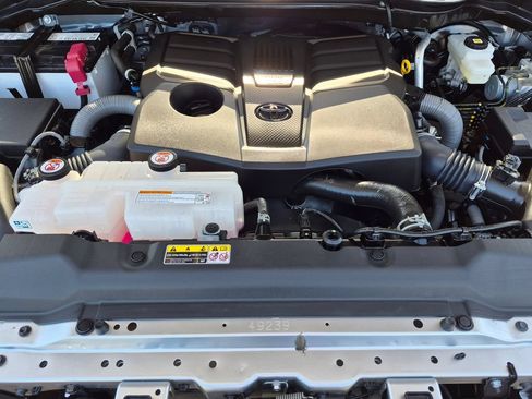 Used 2025 Toyota Tundra SR w/ SR Tow Package AWD/4WD image 32