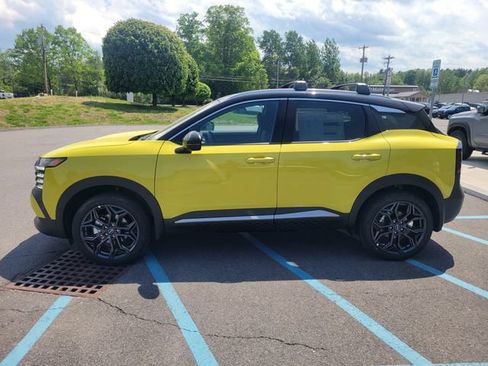 New 2026 Nissan Kicks SR w/ Cold Weather Package AWD/4WD image 9