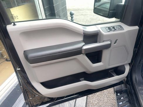 Used 2019 Ford F150 XLT w/ Equipment Group 302A Luxury AWD/4WD image 21