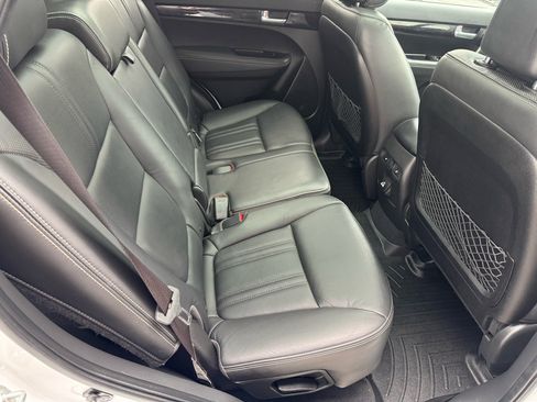 Used 2014 Kia Sorento SX image 12