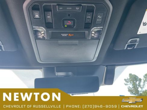 Used 2022 Toyota Tundra Platinum w/ Advanced Package AWD/4WD image 16
