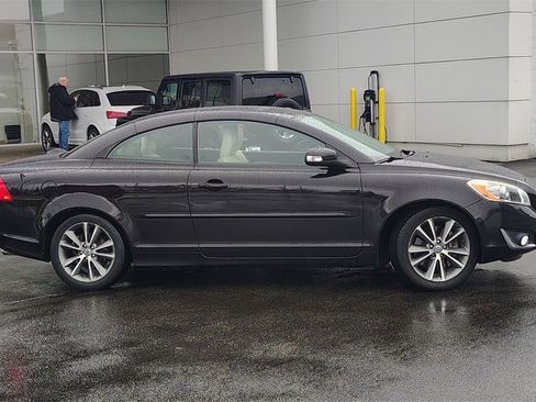 Used 2013 Volvo C70 T5 w/ Climate Pkg image 2