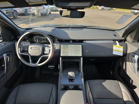 New 2025 Land Rover Discovery Sport Dynamic SE image 22