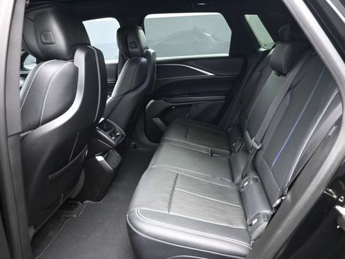 Used 2024 Cadillac Lyriq Luxury RWD image 10