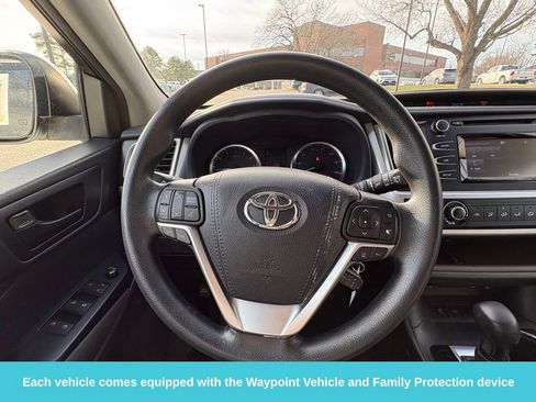 Used 2017 Toyota Highlander LE image 19