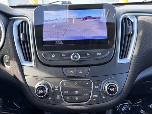 Used 2024 Chevrolet Malibu LT image 18