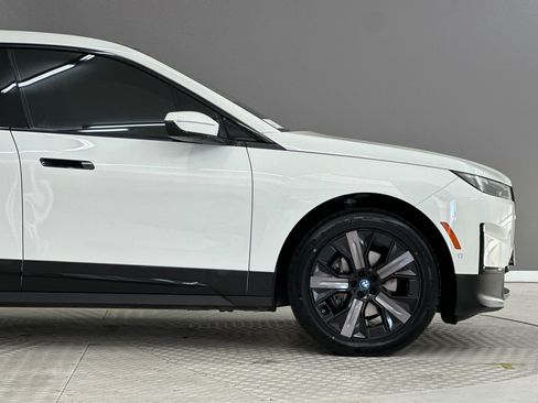 Used 2024 BMW iX xDrive50 w/ Premium Package AWD/4WD image 37