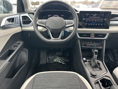 New 2026 Volkswagen Taos SE image 13