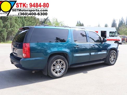 Used 2007 GMC Yukon XL SLT w/ SLT Preferred Equipment Group AWD/4WD image 8