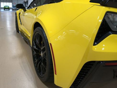 Used 2016 Chevrolet Corvette Z06 w/ 3LZ Preferred Equipment Group image 19