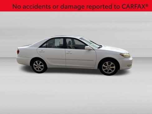 Used 2005 Toyota Camry XLE w/ VSC & Side Airbag Pkg FWD image 3