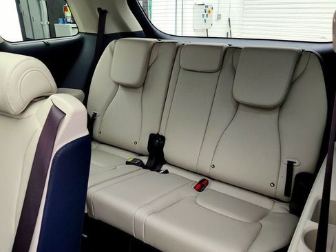 Used 2026 Kia Carnival SX w/ SX Dark Edition Package FWD image 21