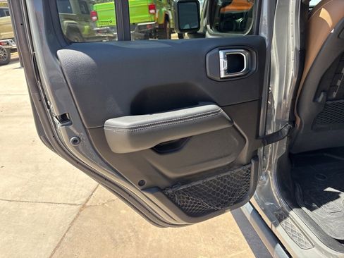 Used 2020 Jeep Gladiator Rubicon w/ Uconnect 4C Nav & Sound Group image 17