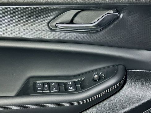 New 2025 Jeep Grand Cherokee Altitude AWD/4WD image 12