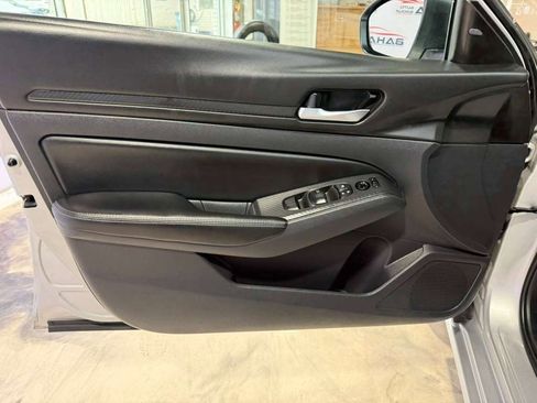 Used 2025 Nissan Altima 2.5 SV image 36