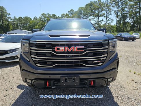 Used 2023 GMC Sierra 1500 AT4 w/ AT4 Premium Package AWD/4WD image 3