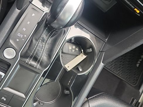 Used 2021 Volkswagen Atlas SEL R-Line image 35