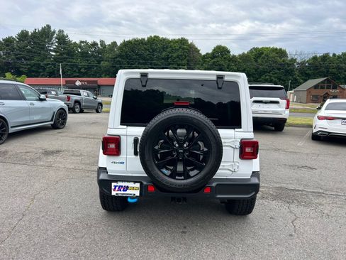 Used 2022 Jeep Wrangler Unlimited Sahara w/ Cold Weather Group AWD/4WD image 5