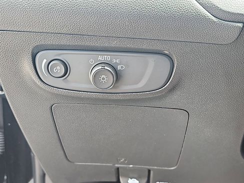 Used 2025 Buick Encore GX Preferred AWD/4WD image 30