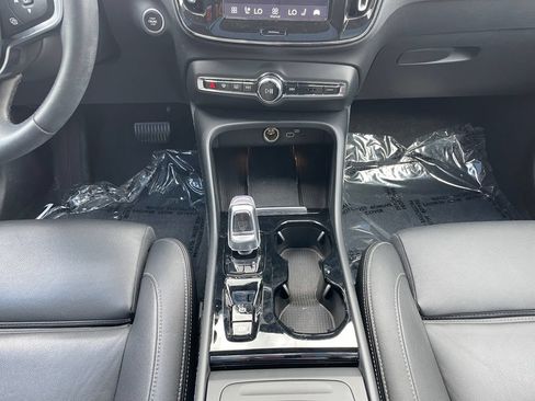 Used 2024 Volvo XC40 B5 Plus w/ Protection Package Premier AWD/4WD image 10