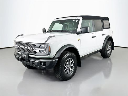 Used 2023 Ford Bronco Badlands AWD/4WD image 3