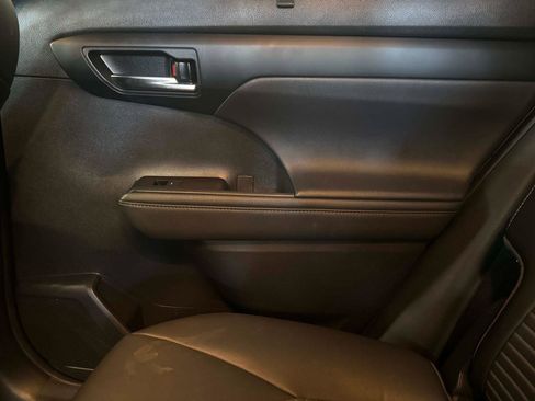 Used 2021 Toyota Highlander XSE image 15