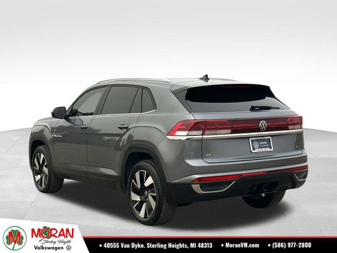 Used 2025 Volkswagen Atlas Cross Sport SE w/ Panoramic Sunroof Package AWD/4WD image 3