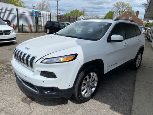 Used 2015 Jeep Cherokee Limited w/ Luxury Group AWD/4WD image 6