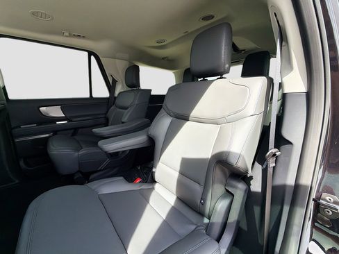 New 2026 Ford Expedition Active RWD image 32