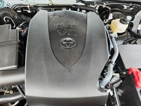 Used 2023 Toyota Tacoma SR5 AWD/4WD image 19