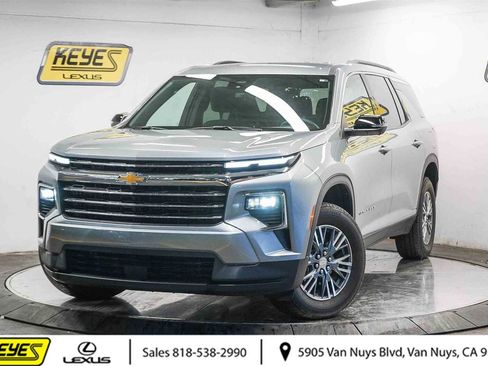 Used 2024 Chevrolet Traverse LT w/ Trailering Package image 1