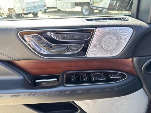 Used 2021 Lincoln Navigator Reserve w/ Luxury Package AWD/4WD image 19